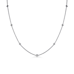 Weißgold Kette mit sieben schwarzen Diamanten