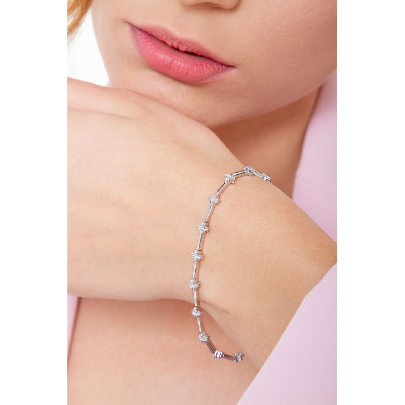 Weißgold Armband mit Kreuzen aus Brillanten  Weißgold Armband mit Kreuzen aus Brillanten