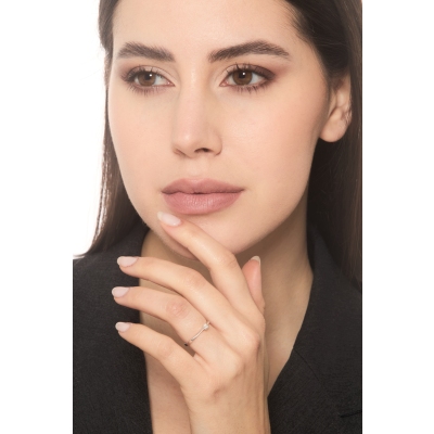 Solitär Ring mit einem 0,10 kt Diamanten aus Weißgold