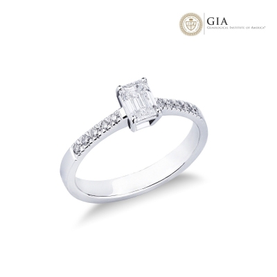 Ring mit Diamant Smaragdschliff 0.70 kt GIA aus Weißgold 18K