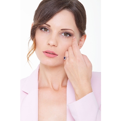 Weißgold -Verlobungsring mit Saphir