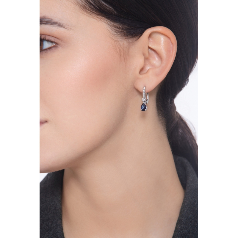 Ohrringe aus 18K Weißgold mit Diamanten und blauen Saphiren  Ohrringe aus 18K Weißgold mit Diamanten und blauen Saphiren