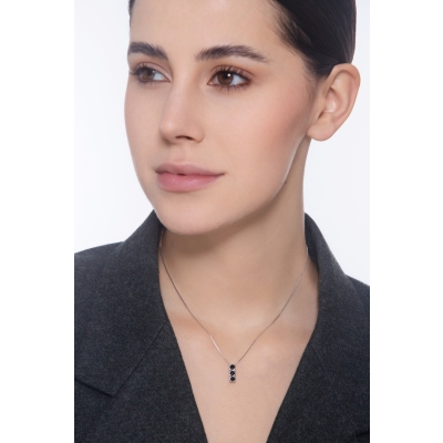 Weißgold-Kette mit Anhänger aus 3 schwarzen Diamanten