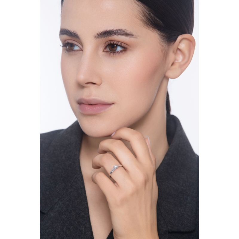 Solitär Ring aus Weißgold mit Diamant 0.30 kt 