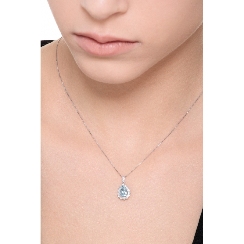 Weißgold-Halskette mit Aquamarin-Tropfen-Anhänger und Diamanten Weißgold-Halskette mit Aquamarin-Tropfen-Anhänger und Diamanten