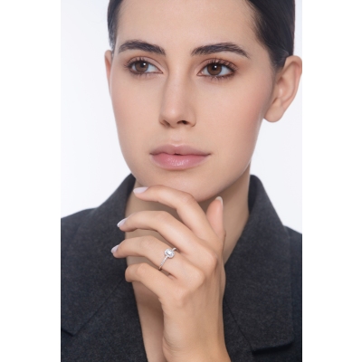 Weißgold 750 Damenring mit Diamant Smaragdschliff GIA 0.30 kt