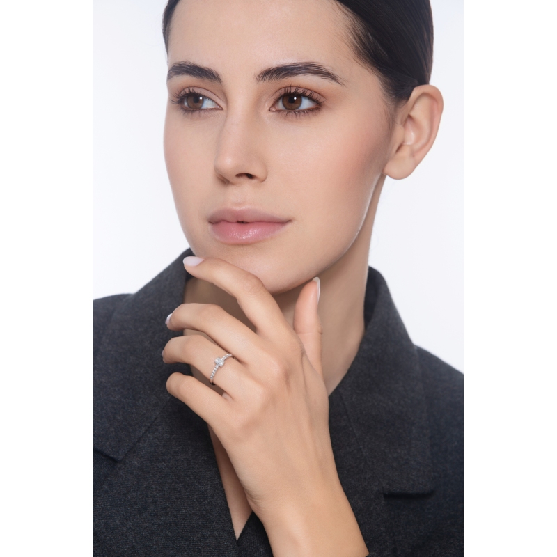 Damenring mit Diamant Ovalschliff 0.30 kt GIA aus Weißgold 18k