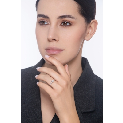 Verlobungsring Weißgold 750 mit einem einkarätigen Diamanten Ovalschliff GIA 