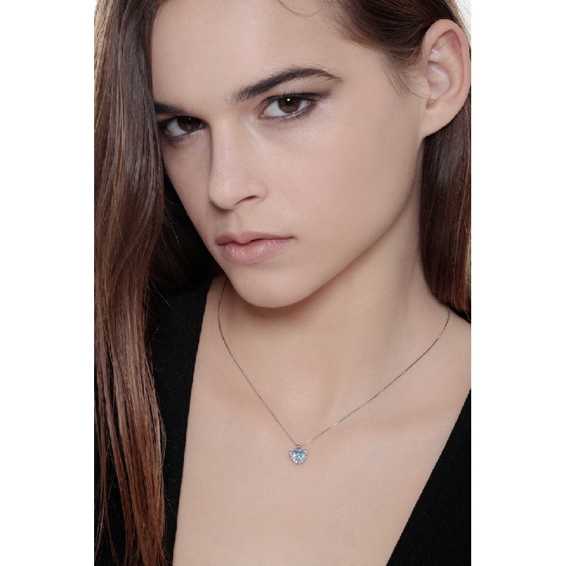 Weißgold Kette mit Aquamarin Herz Anhänger und Diamanten Weißgold Kette mit Aquamarin Herz Anhänger und Diamanten