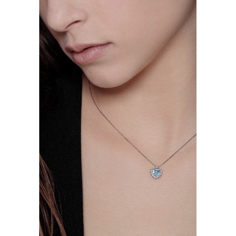 Weißgold Kette mit Aquamarin Herz Anhänger und Diamanten Weißgold Kette mit Aquamarin Herz Anhänger und Diamanten
