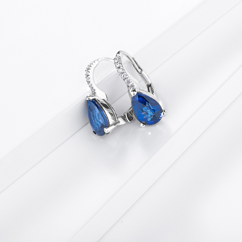 750er Weißgold Ohrhänger mit blauen Saphiren und Diamanten 750er Weißgold Ohrhänger mit blauen Saphiren und Diamanten