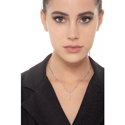 Halskette aus 750er Weißgold mit Kreuzanhänger und Diamanten