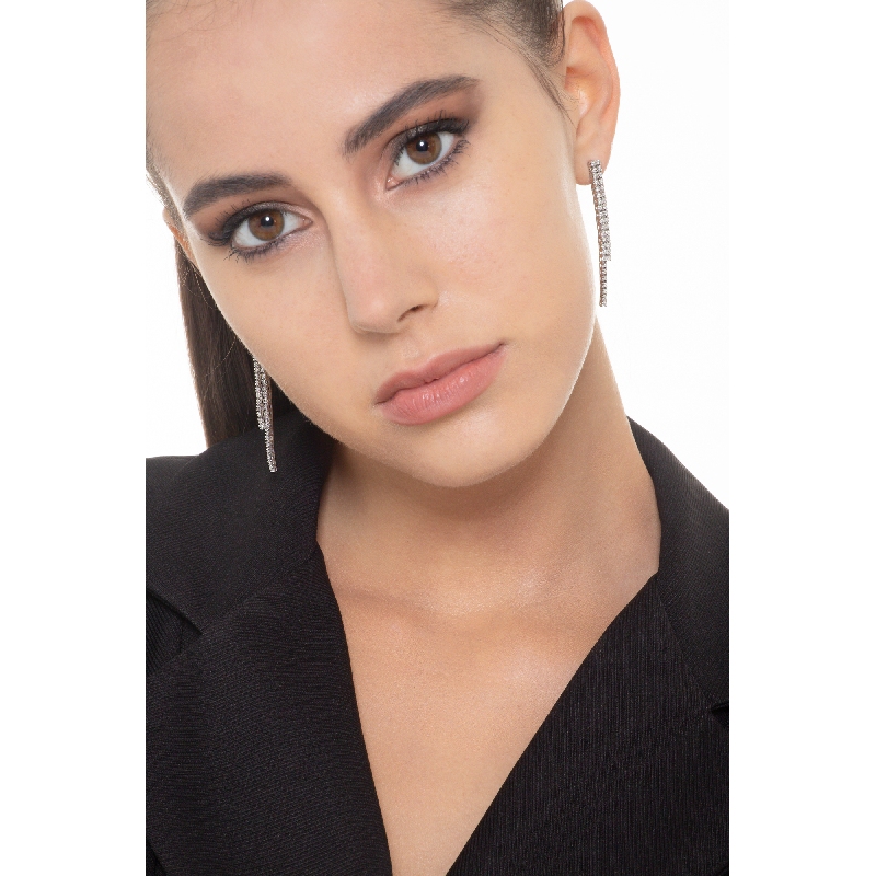 Ohrhänger aus Weißgold mit zwei Reihen von Diamanten Ohrhänger aus Weißgold mit zwei Reihen von Diamanten