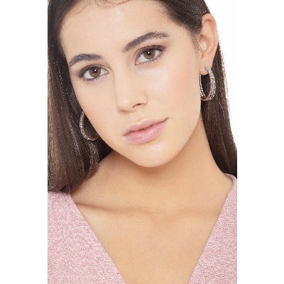 Creolen aus 18k Weißgold mit drei Reihen Diamanten.