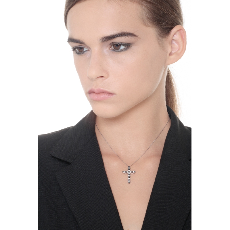 Kreuzkette aus 18k Weißgold mit schwarzen und weißen Diamanten