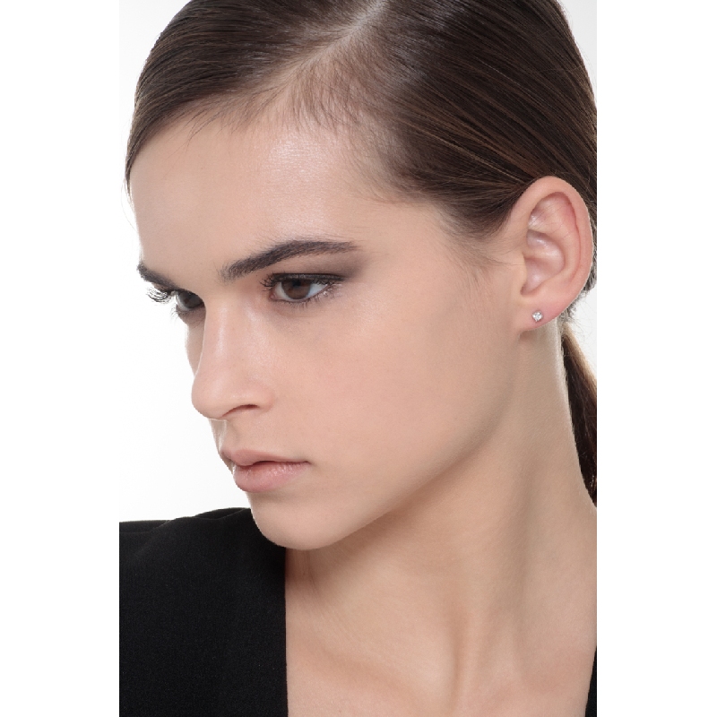 Ohrringe aus 18k Weißgold mit Diamanten Ohrringe aus 18k Weißgold mit Diamanten