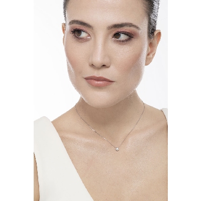 Weißgoldkette mit rundem Diamantanhänger