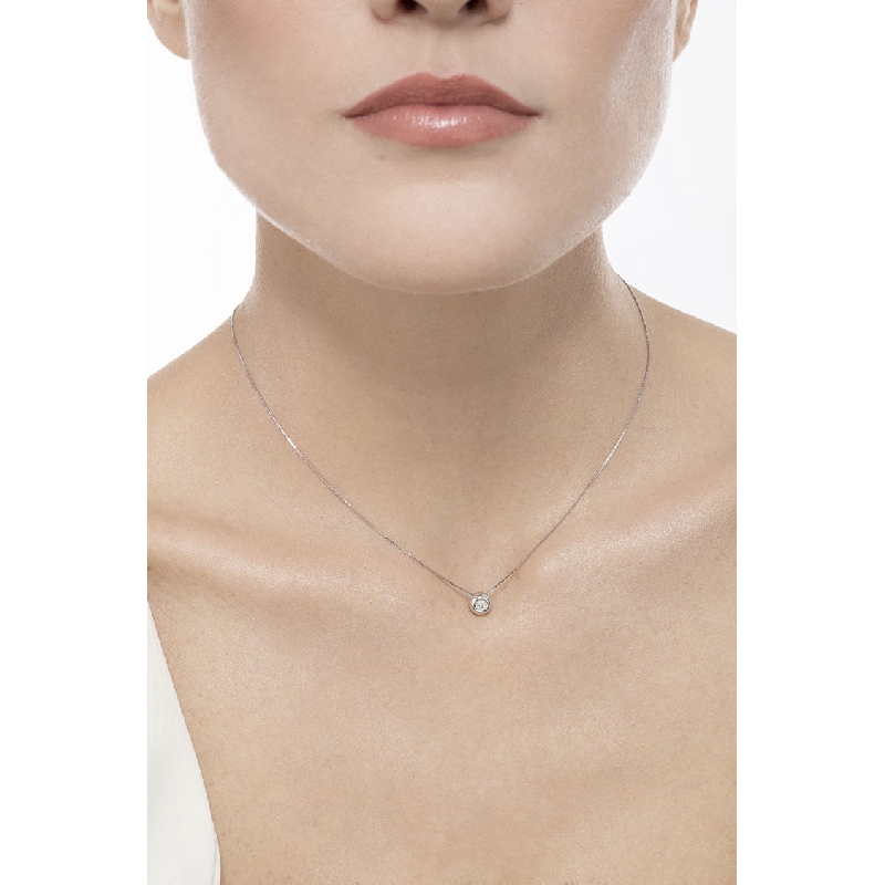 Halskette aus 18K Weißgold mit Solitär-Anhänger Halskette aus 18K Weißgold mit Solitär-Anhänger