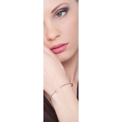 Armreif mit Buchstabe C aus Weißgold mit Diamanten  2