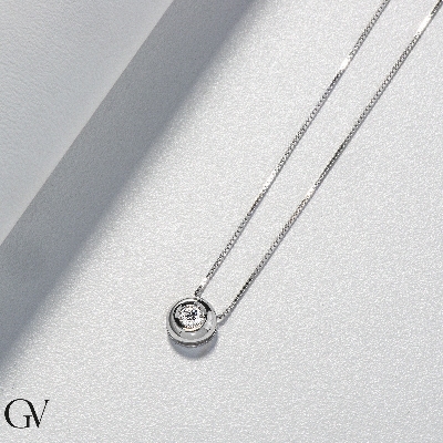 Weißgold -Damenkette mit Diamant-Anhänger