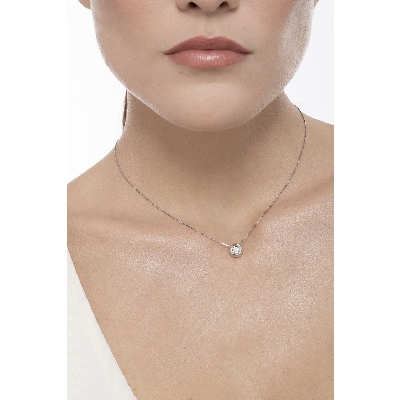 Weißgold -Damenkette mit Diamant-Anhänger