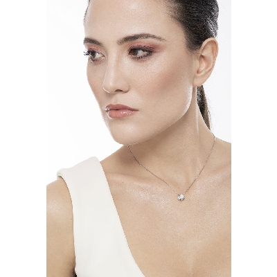 18K Weißgold-Halskette mit Diamant-Anhänger 