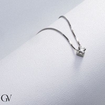 Rhodinierte 18K Weißgold-Halskette mit Solitär-Diamanten