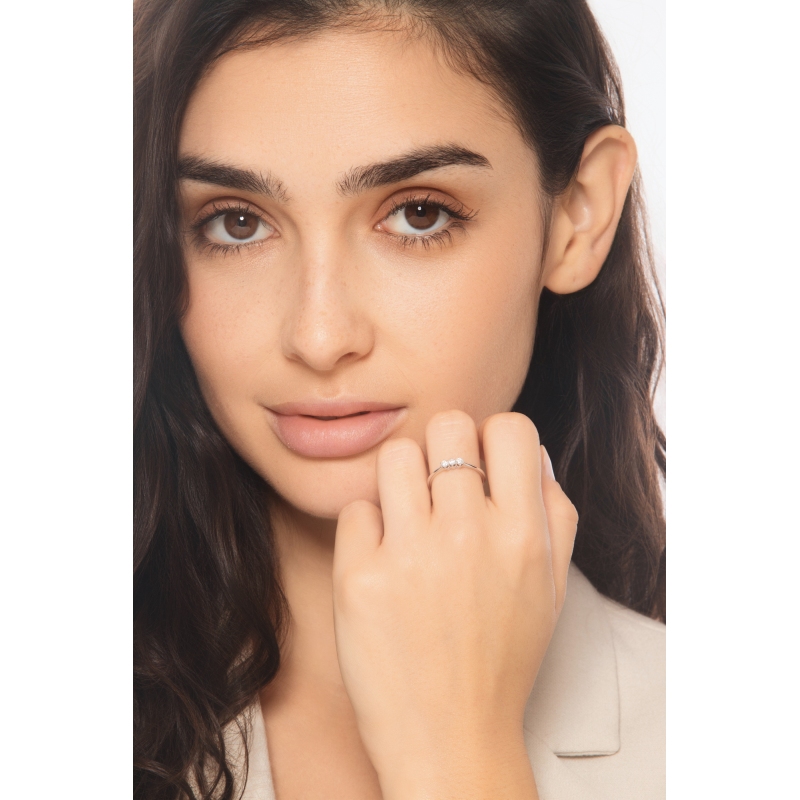 Damenring aus 750er Weißgold mit drei Diamanten