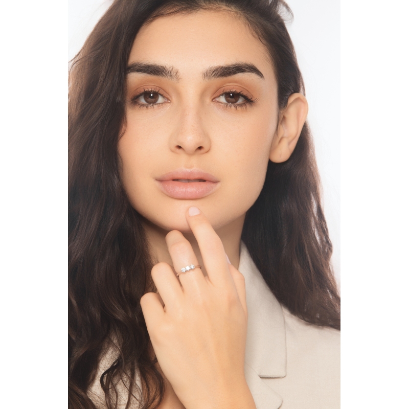 Trilogy Ring Weißgold mit drei Diamanten Trilogy Ring Weißgold mit drei Diamanten