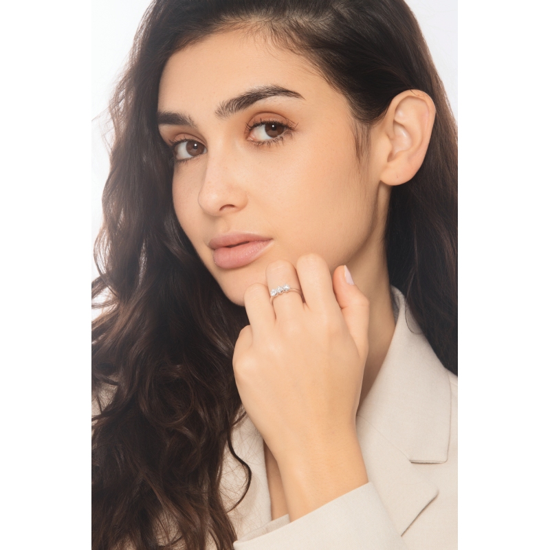 750er Weißgold drei Diamanten Ring  750er Weißgold drei Diamanten Ring