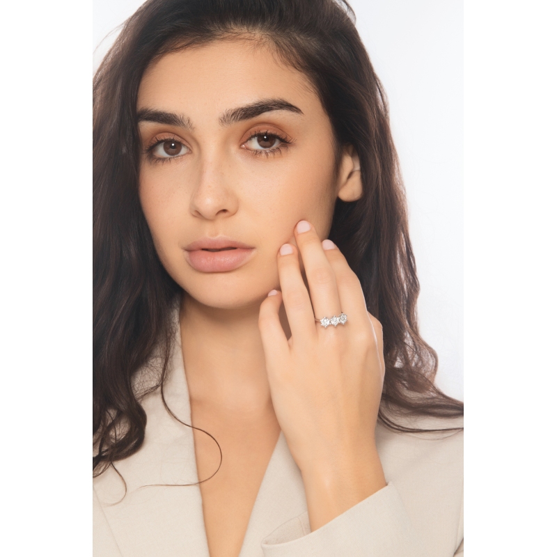 Weißgold 750 Damenring mit drei Diamanten 