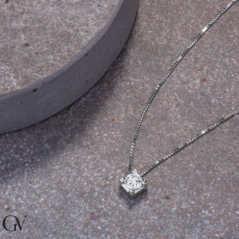 Moderne Solitär 18K Weßgold Kette mit Diamant-Anhänger