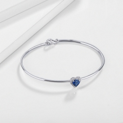 Weißgold Armreif mit Saphir Herz und Diamanten 2