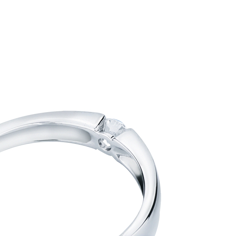 Weißgold Ring 0.15 kt Diamant in einer Spannfassung  Weißgold Ring 0.15 kt Diamant in einer Spannfassung