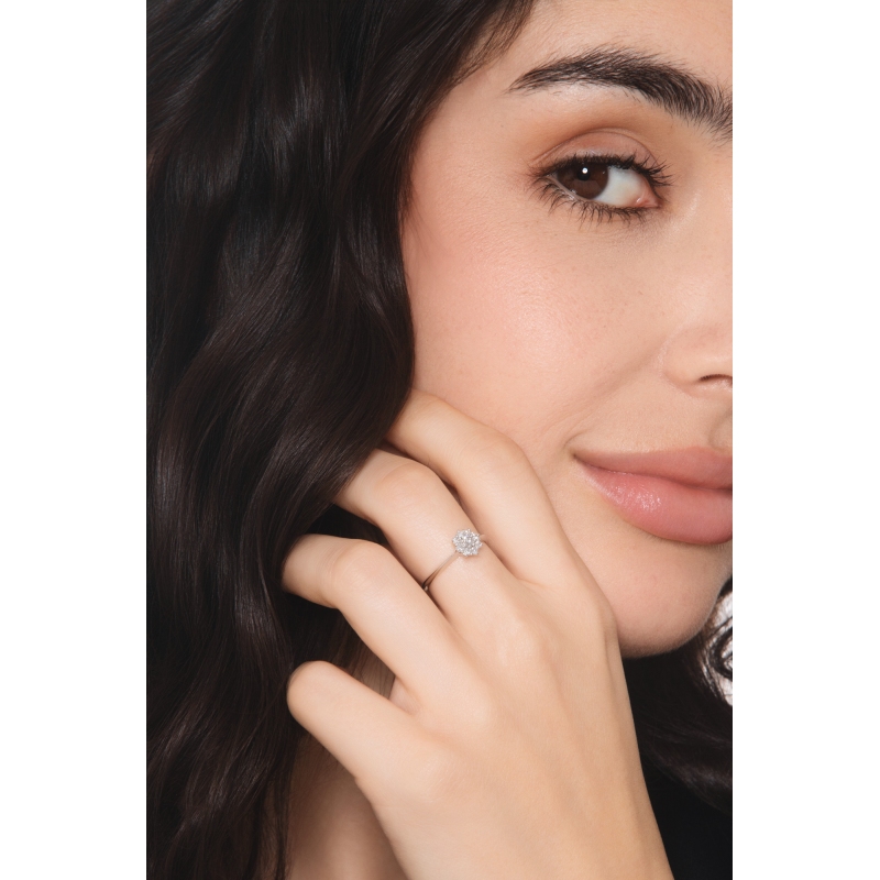 Blumenring aus 18k Weißgold mit Diamanten  Blumenring aus 18k Weißgold mit Diamanten