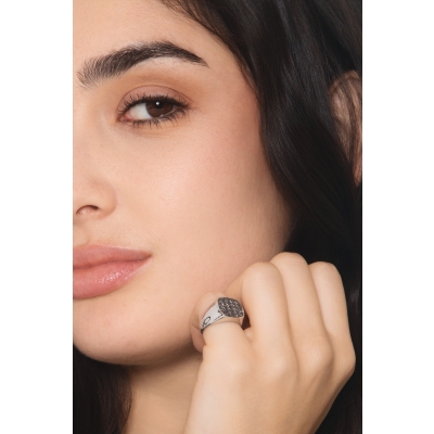 Kleiner Finger Ring Weißgold mit schwarzen Diamanten