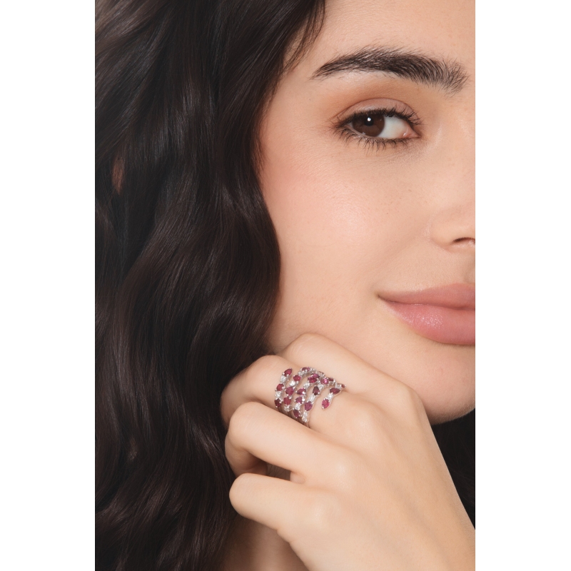 Weißgold Ring Damen mit roten Rubinen und Diamanten