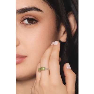 Weißgold Ring 5 Peridot-Steinen und Brillanten 