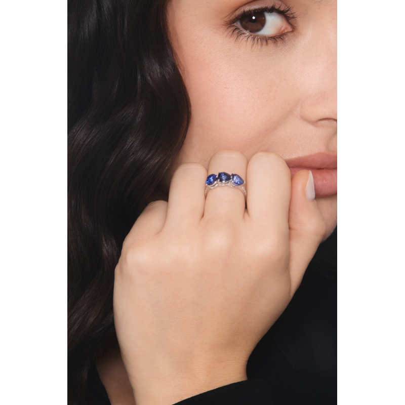 Saphir Ring Weißgold 750 mit drei herzformigen Saphiren und Diamanten