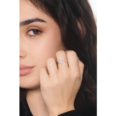 Ring mit Pfote aus 18 Karat Weißgold und Diamanten