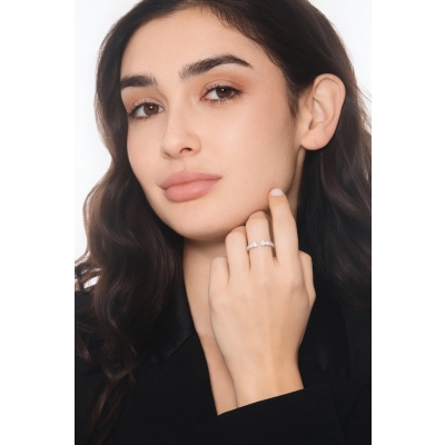 18-karätiger Weißgoldring mit Diamanten