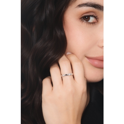 Weißgold Ring 0.15 kt Diamant in einer Spannfassung 