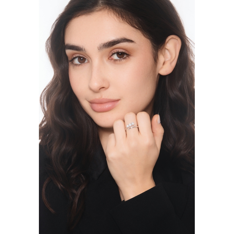 Weißgold TOI&MOI Ring mit drei Diamanten Weißgold TOI&MOI Ring mit drei Diamanten