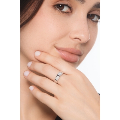 Verlobungsring mit Diamant 0,90 kt in einer Spannfassung