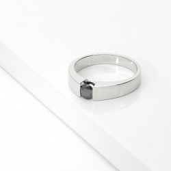 Schwarzer Diamant Weissgold Herrenring Spannfassung