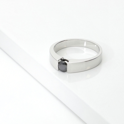 Schwarzer Diamant Weissgold Herrenring Spannfassung