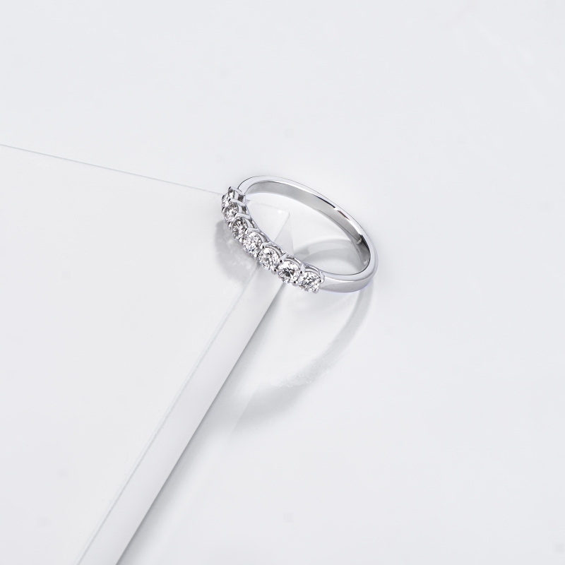 Damenring sieben Diamanten Weißgold