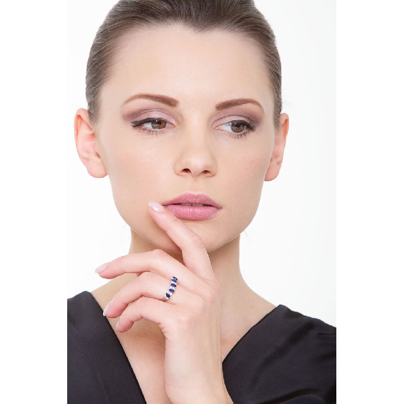 Eleganter Saphir Ring Weißgold 18K mit 5 Saphiren und Diamanten