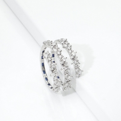 Aura Spiralring aus 18k Weißgold mit Diamanten