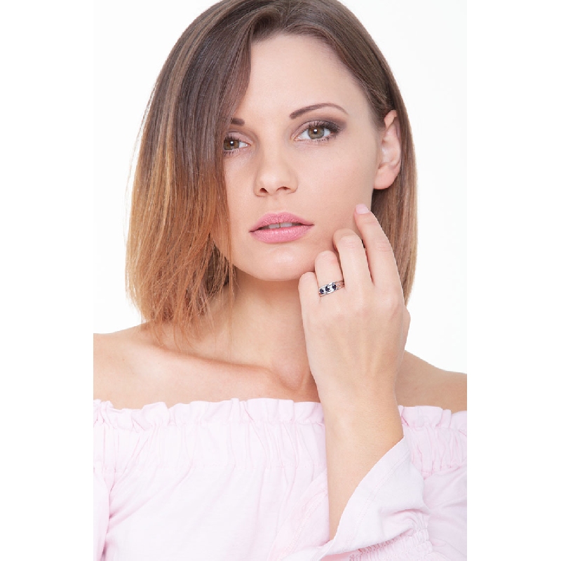 Weißgold Ring Damen mit 3 Saphiren und Diamanten